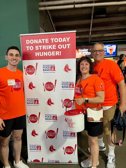 Marci Sindell and family donate to strike out hunger